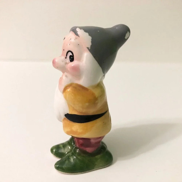 Vintage Bashful Figurine Snow White Dwarfs Disney Japan Figure  2.75 Inch Tall - Picture 4 of 12